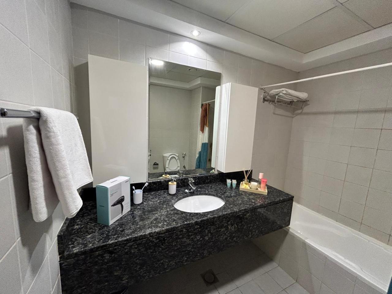 Apartment 1br In Mayfair Tower Business Bay! Burj Views, Close To Mall Dubai